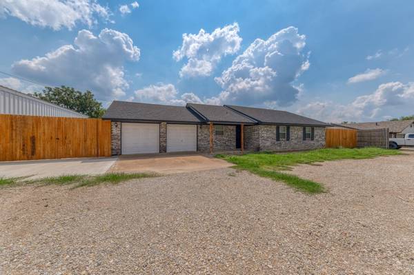 1412 Azle Highway,  Weatherford,  TX 76085