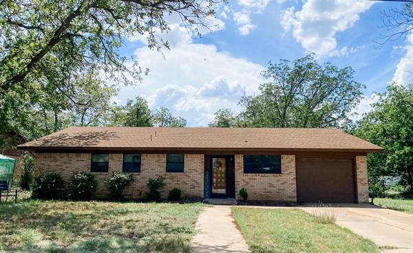 1916 S Cypress Street, Brady, TX 76825