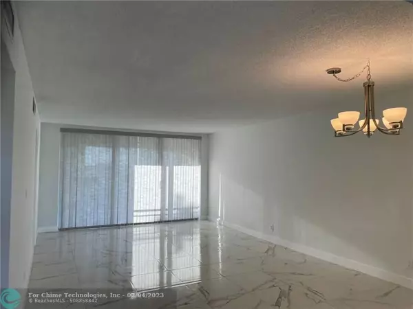 Pompano Beach, FL 33069,605 Oaks Dr  #608