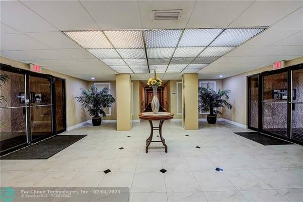 Hollywood, FL 33021,3900 N Hills Dr  #405