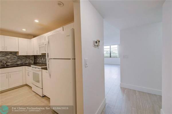 Hollywood, FL 33021,3900 N Hills Dr  #405