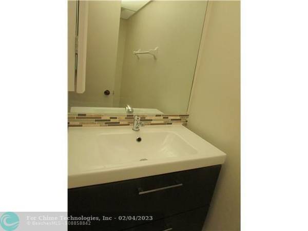 Lauderhill, FL 33319,3660 Inverrary Dr  #2F