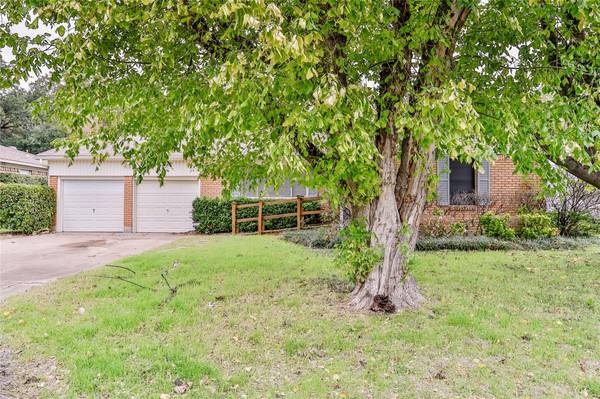 904 Billie Ruth, Hurst, TX 76053