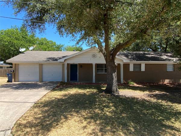 307 E 5th Street, Kaufman, TX 75142