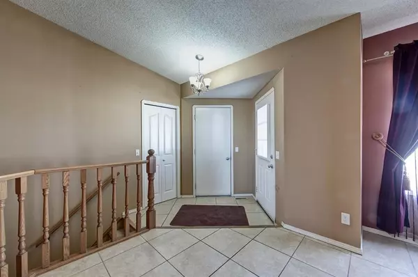 Calgary, AB T3K4L9,195 Covington Close NE