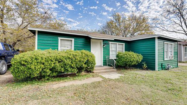 904 Edgewood Street, Ennis, TX 75119