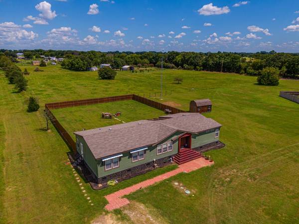 1044 Lagow Lane, Scurry, TX 75158