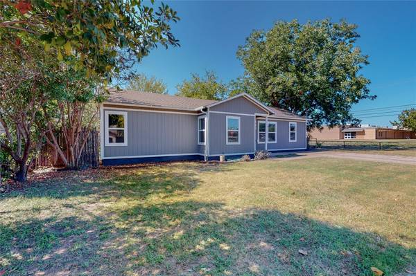 443 Harrison Lane, Hurst, TX 76053