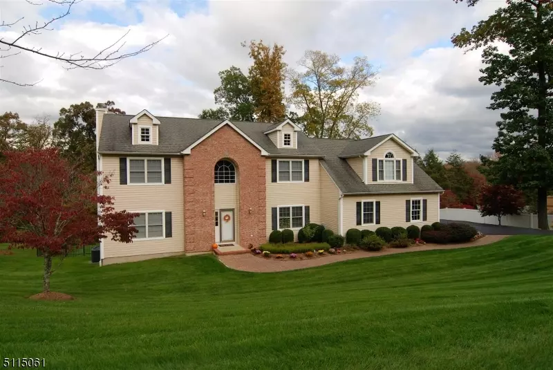 4 Cornerstone Dr, Allamuchy Twp., NJ 07840