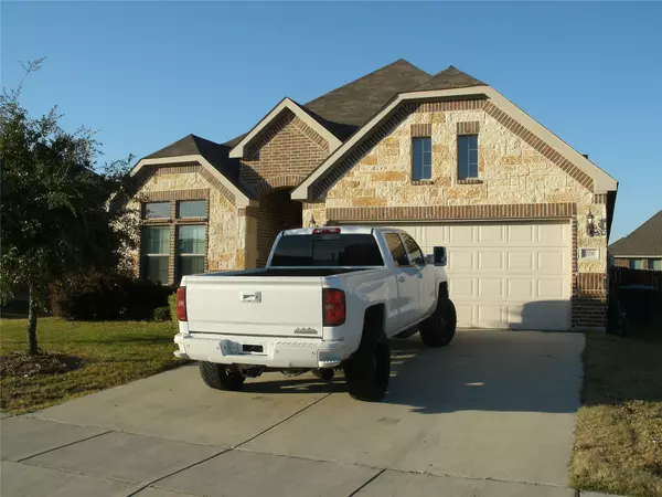 728 Shadow River Drive, Saginaw, TX 76179