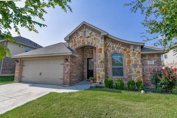 604 Ravenwood Drive, Saginaw, TX 76179