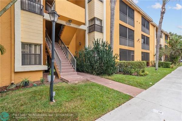 3857 Coral Tree Cir  #102,  Coconut Creek,  FL 33073