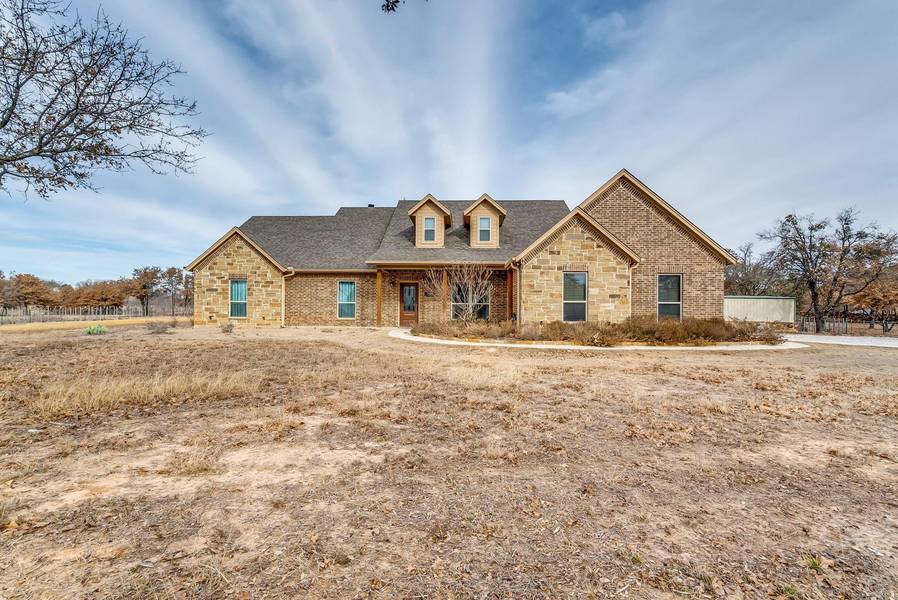 121 Oak Tree Drive, Poolville, TX 76487