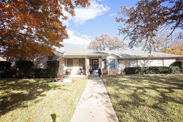 1427 Thompson Drive, Graham, TX 76450