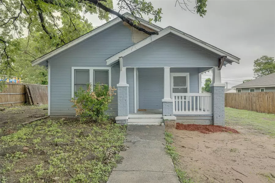 3215 Fitzhugh Avenue, Fort Worth, TX 76105