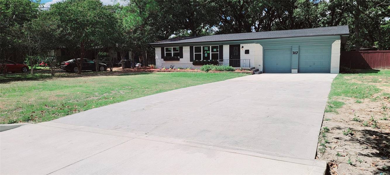 307 Shadywood Lane, Seagoville, TX 75159