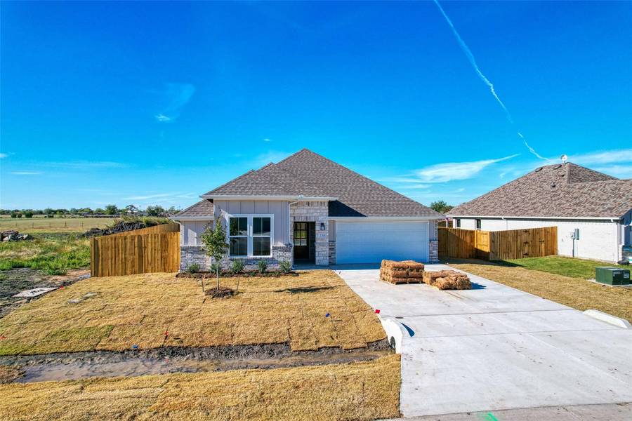 230 Poinsetta Drive, Palmer, TX 75152