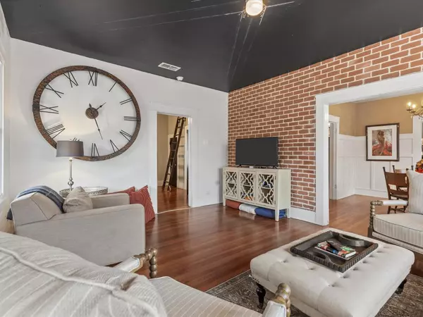 720 W Chambers Street Cleburne, TX 76033