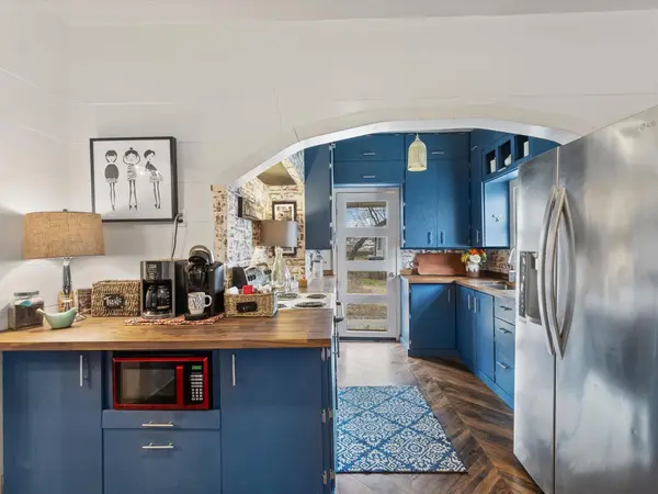 720 W Chambers Street Cleburne, TX 76033