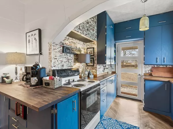 720 W Chambers Street Cleburne, TX 76033