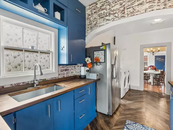 720 W Chambers Street Cleburne, TX 76033