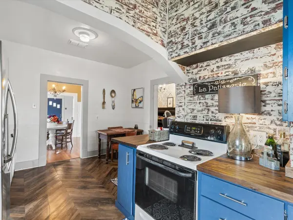 720 W Chambers Street Cleburne, TX 76033