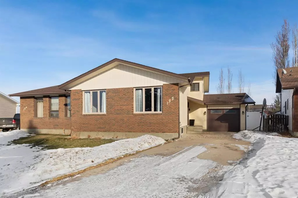 Medicine Hat, AB T1B3Y5,122 Shaw CRES SE