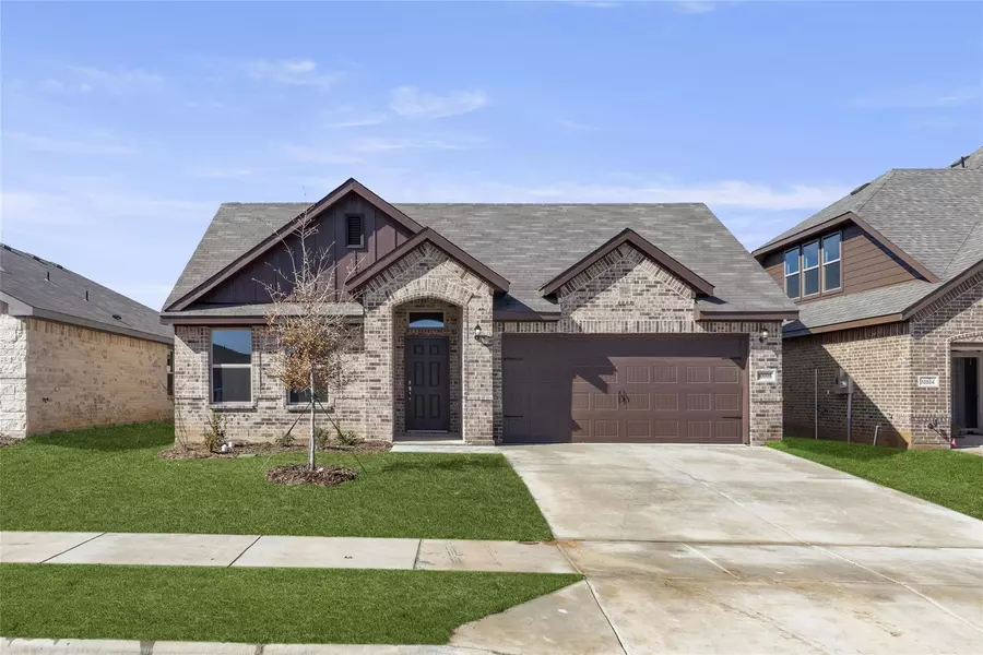 10008 Ginkgo Lane, Fort Worth, TX 76036