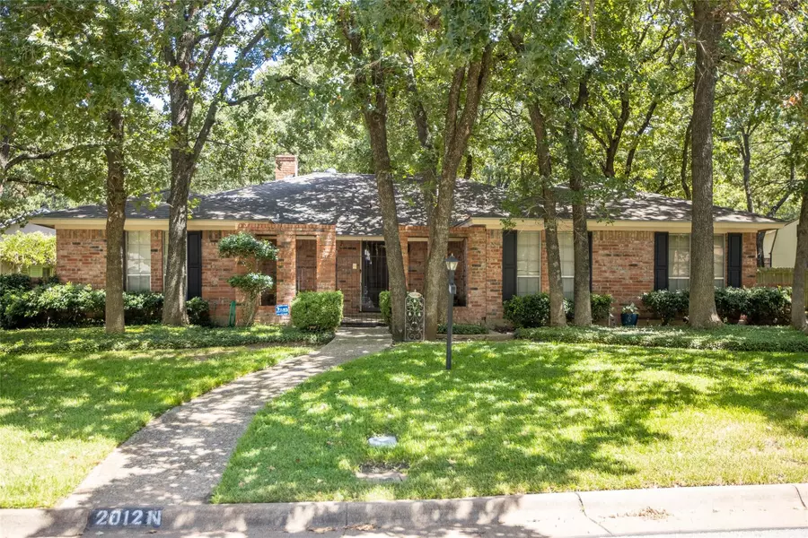 2012 N Meadow Way Circle, Arlington, TX 76015