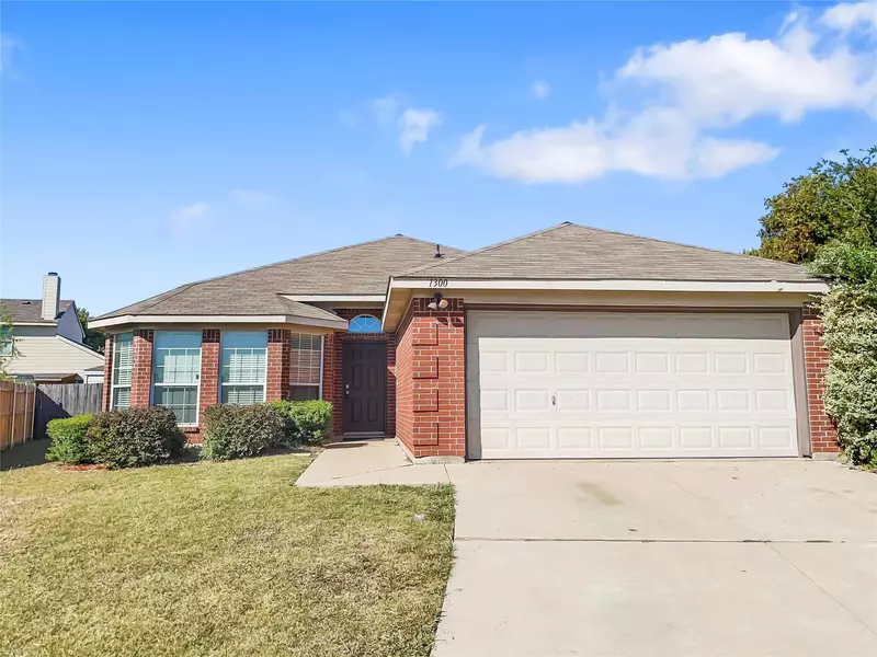 1300 Dawnridge Court, Fort Worth, TX 76028