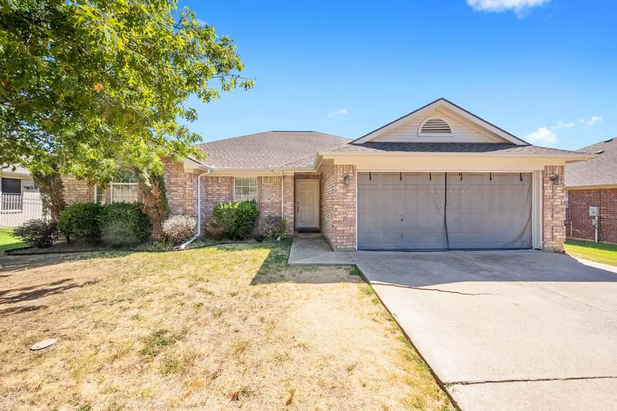 2220 Charleston Drive, Mansfield, TX 76063