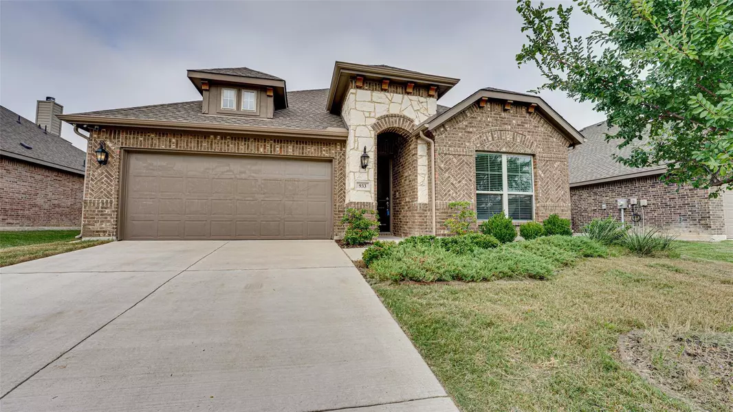 933 Abbey Lane, Midlothian, TX 76065