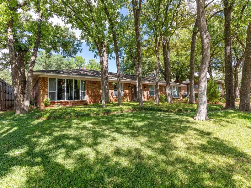 1715 Ridgeview Drive, Arlington, TX 76012