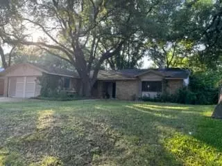 2608 Greenwood Lane, Arlington, TX 76013