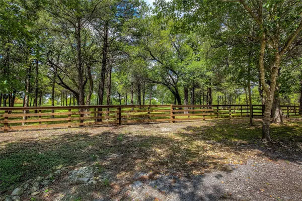 1701 Nokomis Road,  Lancaster,  TX 75146