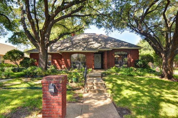 7000 Castle Creek Court, Fort Worth, TX 76132