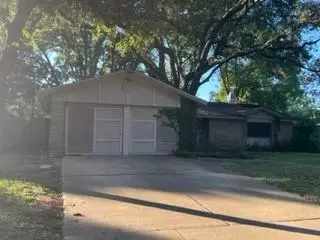 Arlington, TX 76013,2608 Greenwood Lane