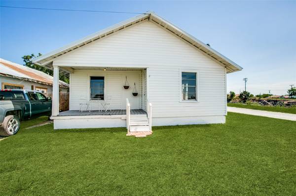 101 Lindsey Street, Bowie, TX 76230