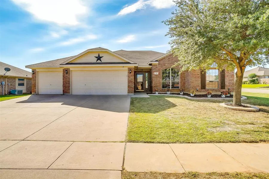 718 E Sheila Circle, Joshua, TX 76058