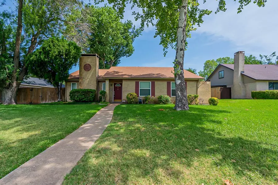 623 Meadowglen Drive, Duncanville, TX 75137