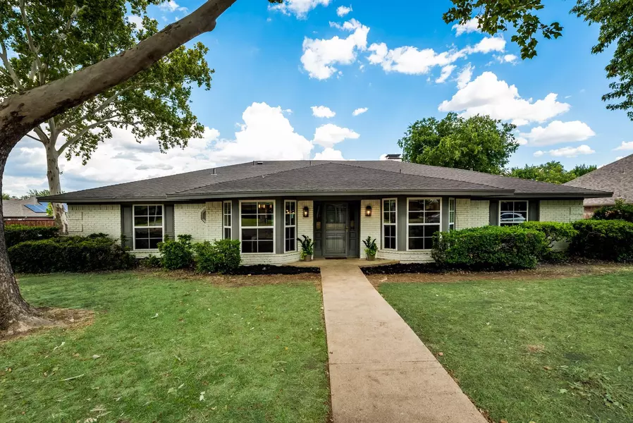 9012 Hunters Glen Trail, Fort Worth, TX 76120