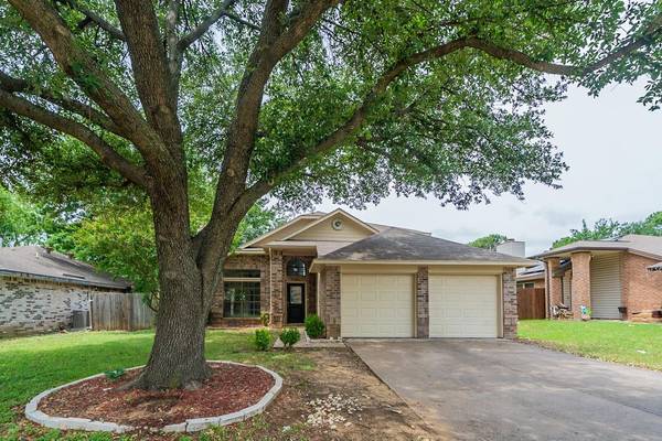 6304 Mercedes Drive, Arlington, TX 76001