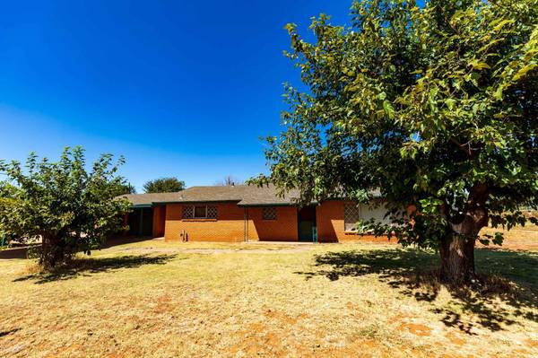 801 E 8th Street, Rotan, TX 79546