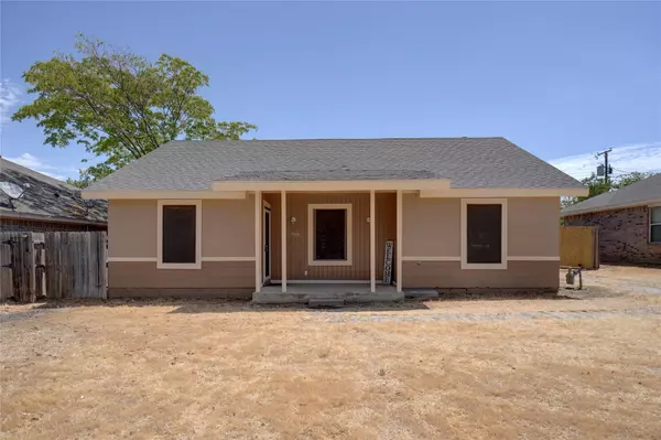 708 Hallvale Drive,  White Settlement,  TX 76108