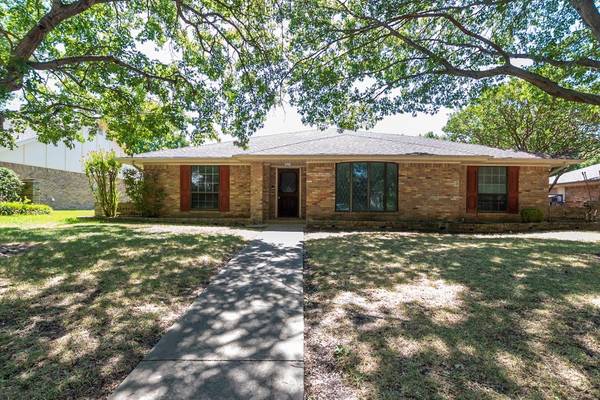 2528 Indian Hills Drive, Plano, TX 75075