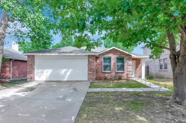 1905 Lariat Drive, Fort Worth, TX 76247