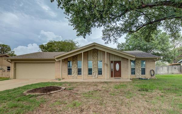 200 E Pleasantview Drive, Hurst, TX 76054