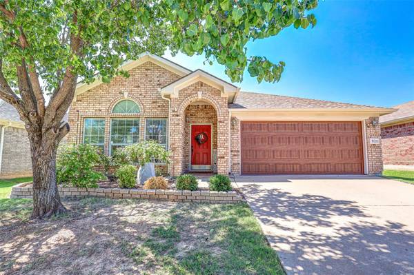 806 Chrissy Creek Lane, Euless, TX 76040