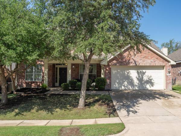 8233 Lauren Way, Watauga, TX 76148