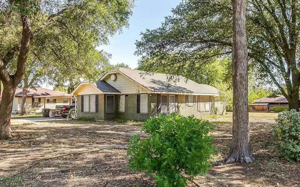 1308 Poindexter Avenue, Cleburne, TX 76033